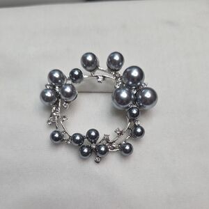 Women's Silver Tone Gray Pearl Wreath Brooch Retro Style Pin Rhinestones Elegant